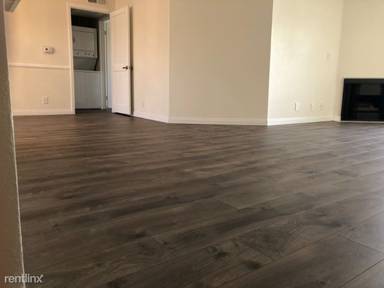 Main picture of 14615 Burbank Blvd