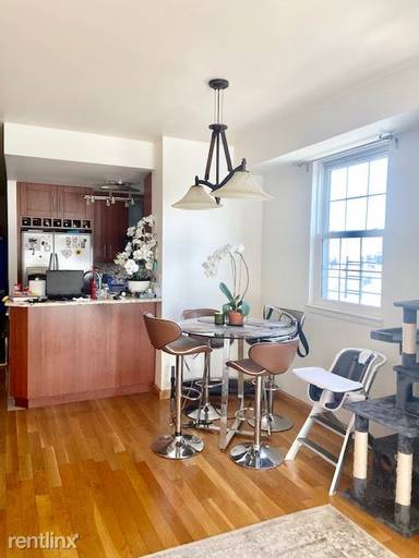 Main picture of 40 Oceana Dr W