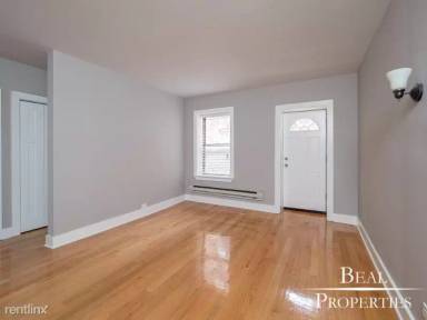 Main picture of 1347 N Dearborn St