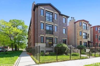 Main picture of 1475 E 69th St