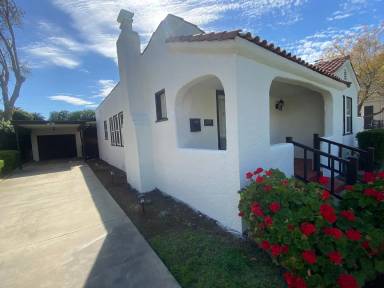 Main picture of 636 W 26th St