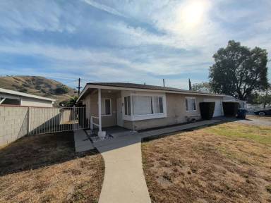 Main picture of 7758 N Glenoaks Blvd