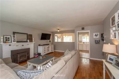 Main picture of 3002 Elwood Dr W