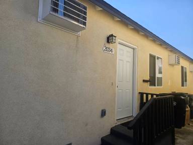 Main picture of 2030 E 77th St