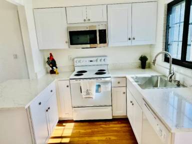 Main picture of 931 E Henry St