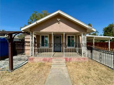 Main picture of 906 Wilson Ave