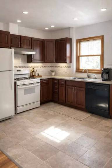 Main picture of 4747 192nd St