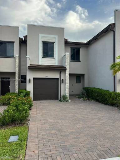 Main picture of 399 NE 211th Ter