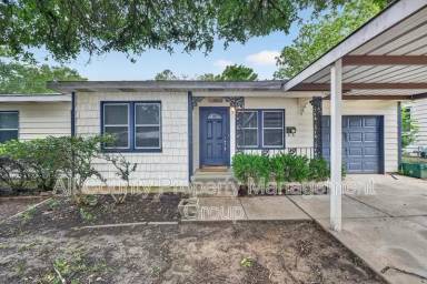 Main picture of 3241 Aurora St