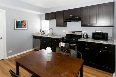 Main picture of 1140 W 18th St