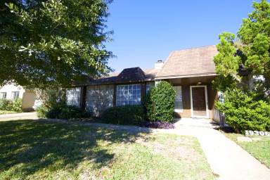 Main picture of 19310 Woodglen Dr
