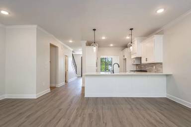 Main picture of 220 Kanis Ridge Dr