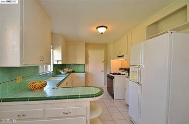 Main picture of 38550 Oliver Way