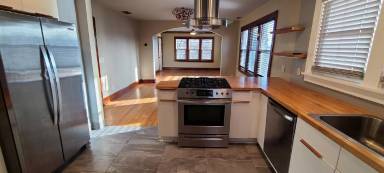 Main picture of 701 Hawthorne Ave E