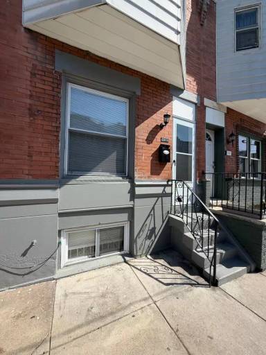 Main picture of 2059 Mercy St