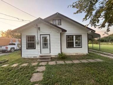 Main picture of 408 Houston St