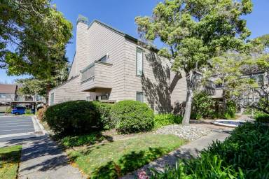 Main picture of 33 Pelican Ln
