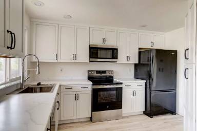 Main picture of 418 SW Erie Cir