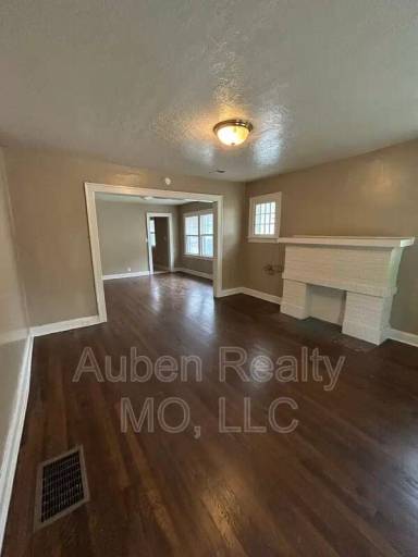 Main picture of 5405 Harrison St