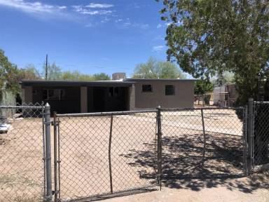 Main picture of 518 W Oregon St