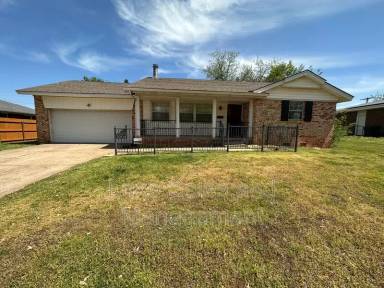 Main picture of 3004 Edgewood Dr