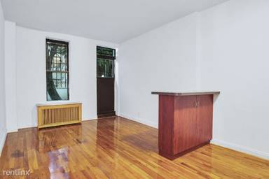 Main picture of 426 W 49th St