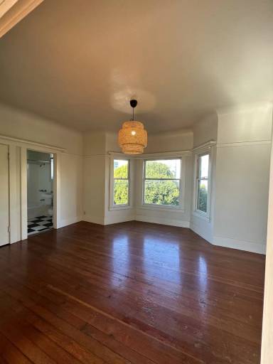 Main picture of 879 Oak St