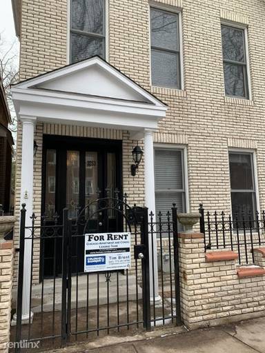 Main picture of 3241 N Clifton Ave