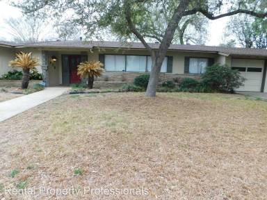 Main picture of 426 Larkwood Dr