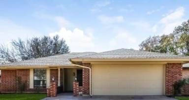 Main picture of 7921 Buttercup Cir N