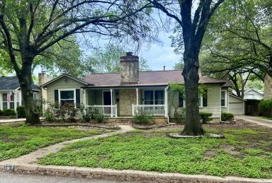 Main picture of 167 E Edgewood Pl