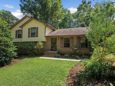 Main picture of 702 Newport Cir