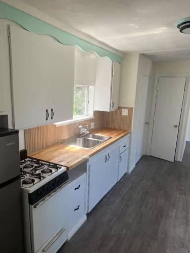 Main picture of 420 S Broadway