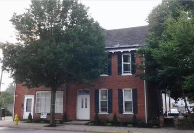 Main picture of 242 E King St