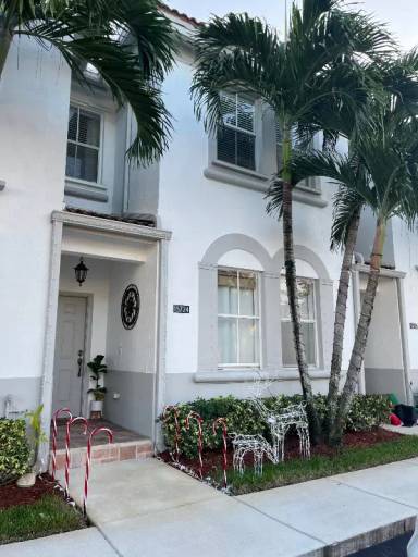 Main picture of 15724 SW 41st St