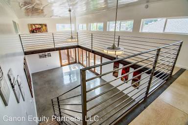 Main picture of 1559 W Court St