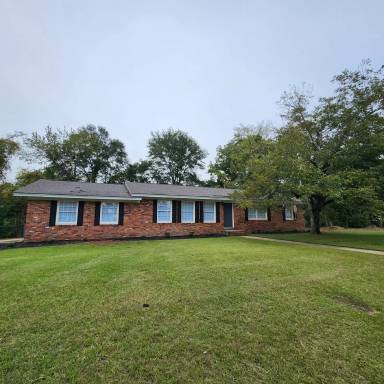 Main picture of 2521 Whispering Pines Rd
