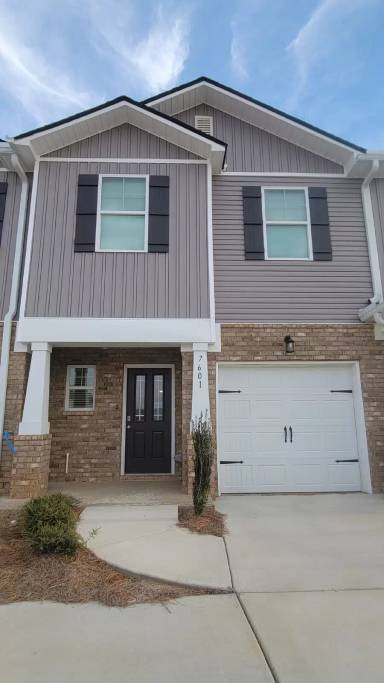 Main picture of 7601 Discovery Point Dr NW