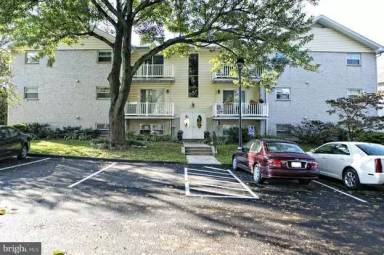 Main picture of 5 Warren Lodge Ct