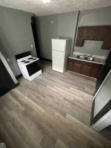 Main picture of 3121 E Michigan St