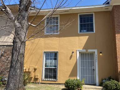 Main picture of 5931 Singleton St