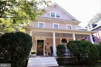 Main picture of 102 E Isabella St