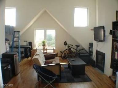 Main picture of 3328 N Clark St