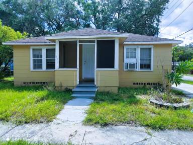 Main picture of 823 16th Ave NW