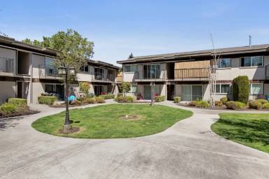 Main picture of 10332 NE Oregon St