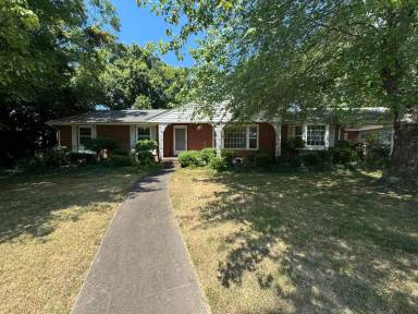 Main picture of 208 Victoria Cir
