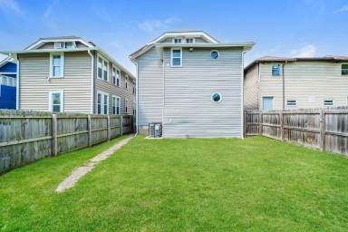 Main picture of 766 Kelton Ave