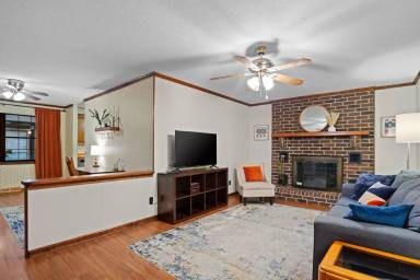 Main picture of 708 E Butternut Rd