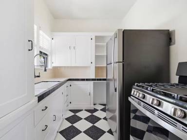 Main picture of 3234 E Broadway