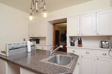 Main picture of 130 W 44th St